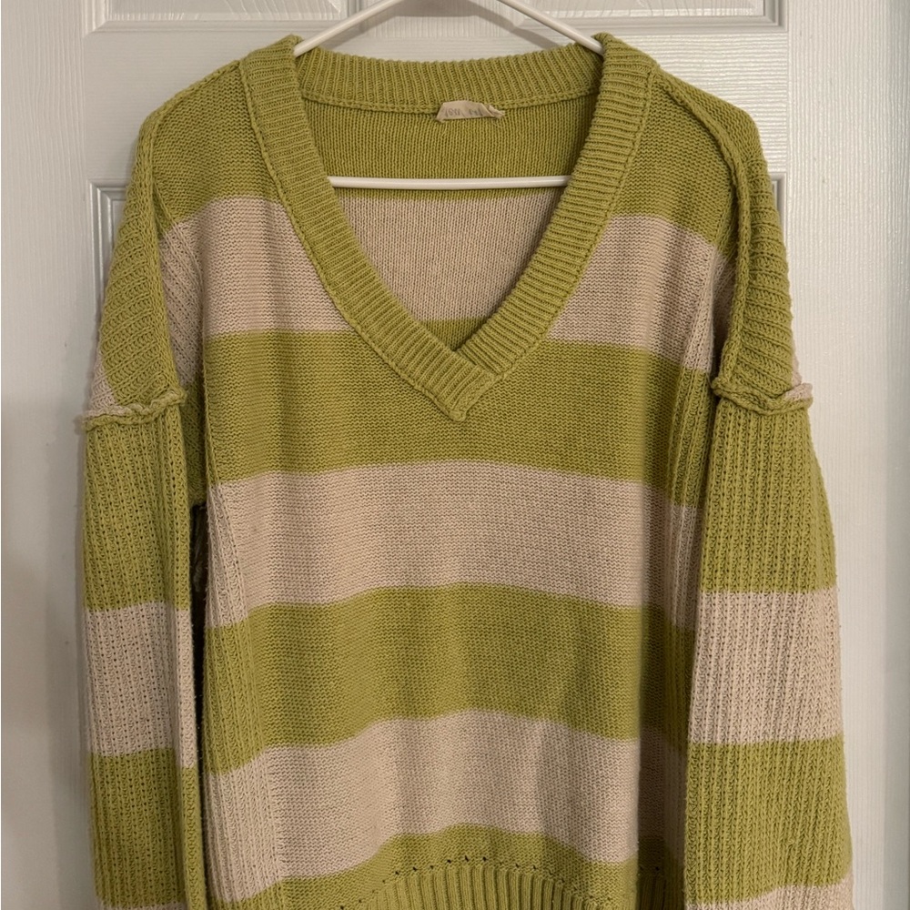 New In sweater - Picture 2 of 9